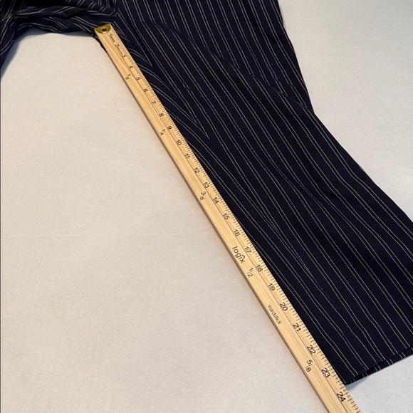Chico's Navy So Slimming Brigitte Pinstriped Button Hem Crop Pants Size 6 - Picture 6 of 12
